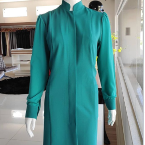 Jaleco gola padre com abotoamento embutido